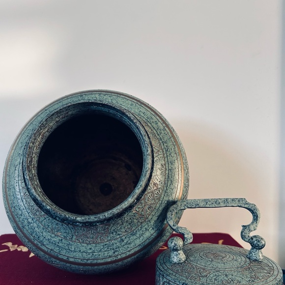 Vintage Timeless Oriental  Engraved Brass Jar with Lid - Picture 3 of 7